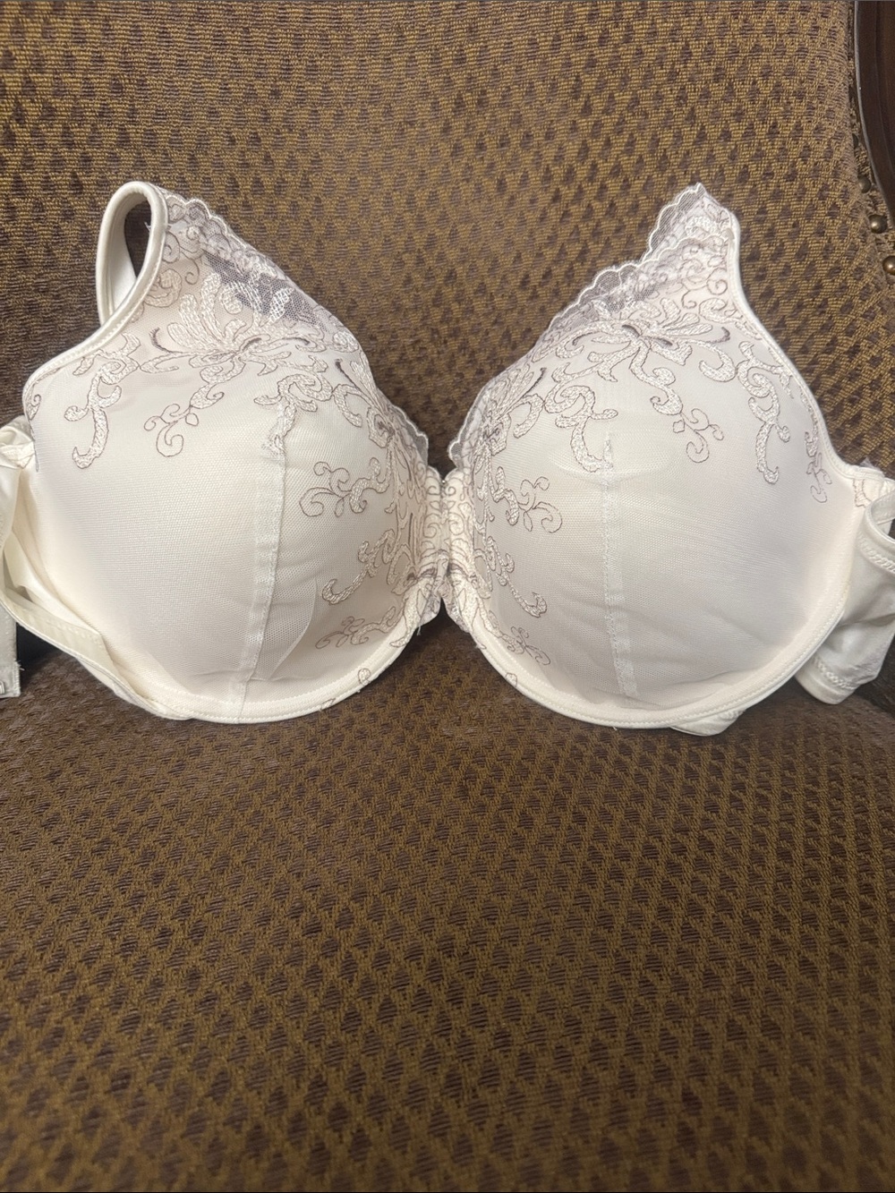 NWOT Playtex Ivory Lace-Trim Underwire Bra